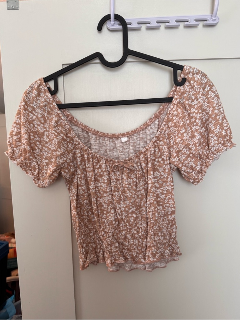 Tan and white floral crop sweetheart blouse SMALL